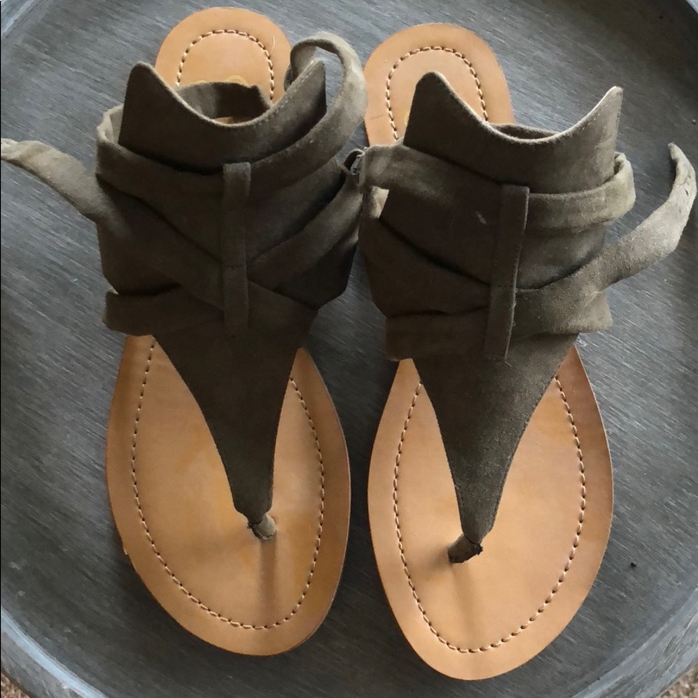 Cute strap flats